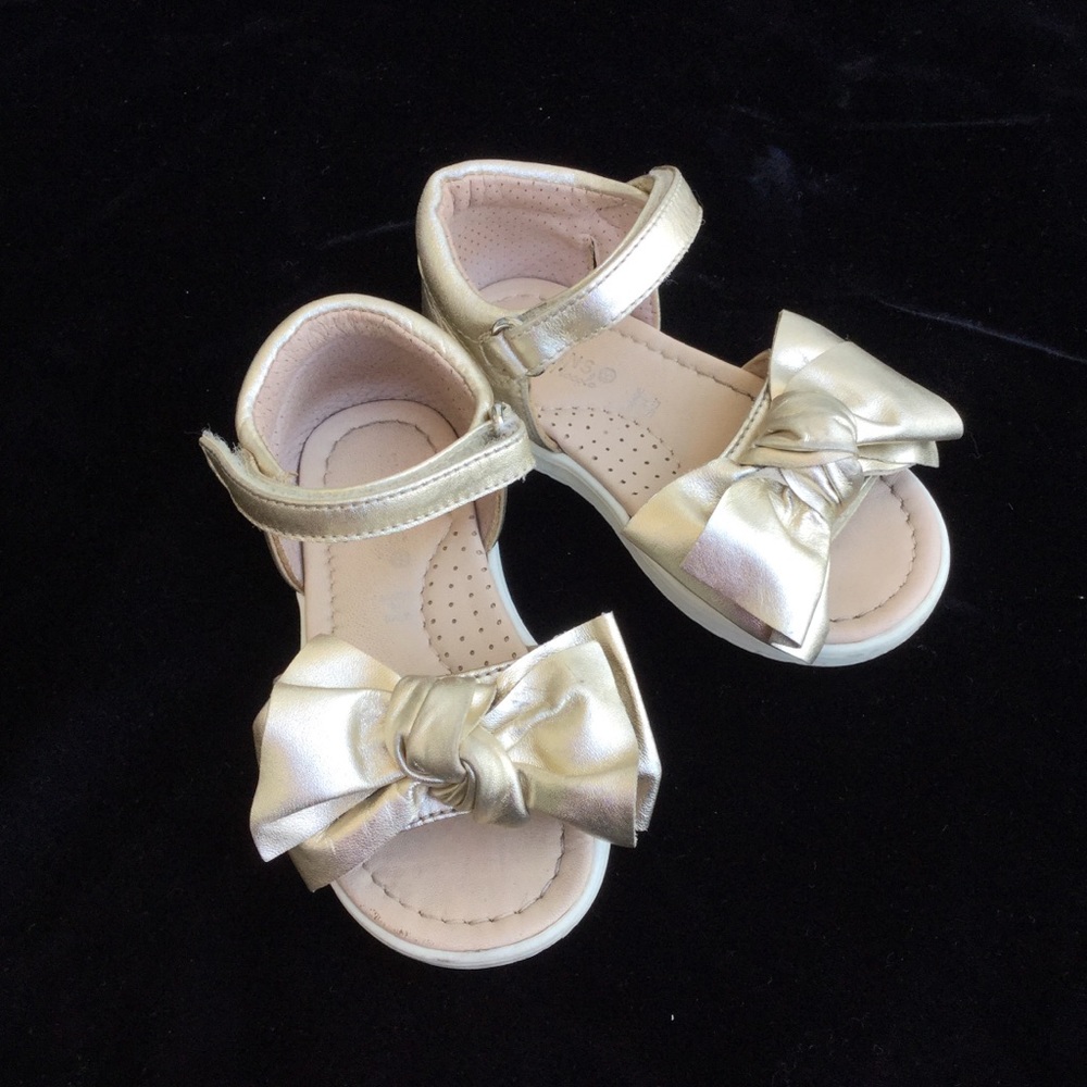 Florens Le Piccole Girls sandals. Gold.